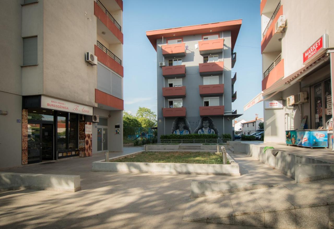 City Nest Apartment Podgoriţa Exterior foto