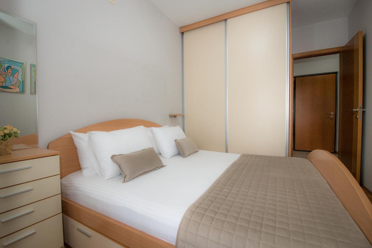 City Nest Apartment Podgoriţa Exterior foto